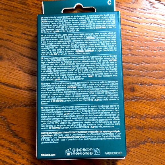 New Kiss Voguish Fantasy Limited Edition glue on nails-28 assorted holiday nails - Picture 5 of 6